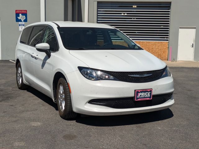 2022 Chrysler Voyager LX