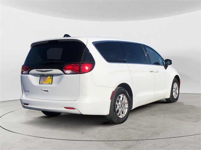 2022 Chrysler Voyager LX