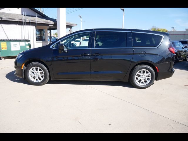 2022 Chrysler Voyager LX