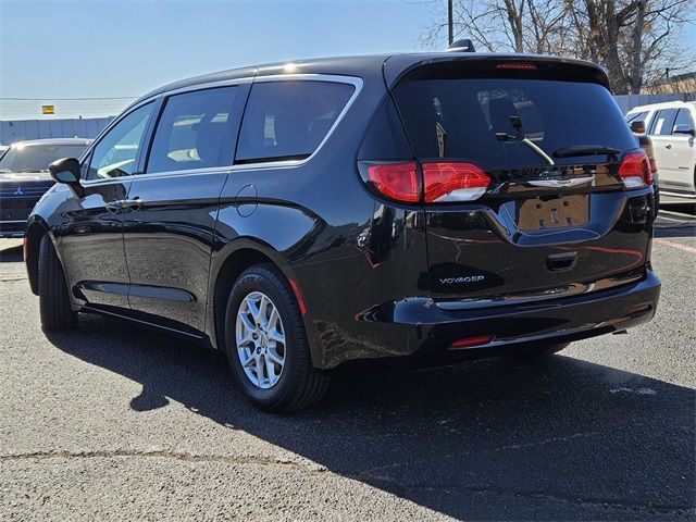 2022 Chrysler Voyager LX