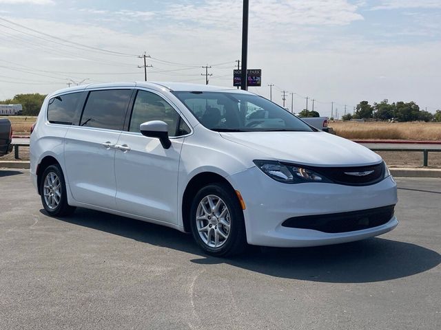 2022 Chrysler Voyager LX