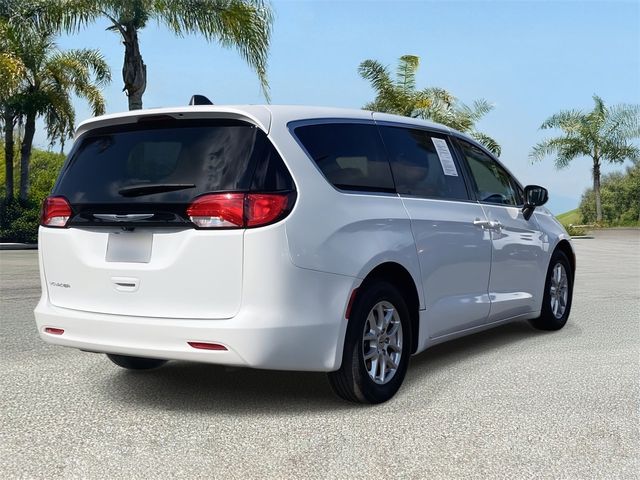 2022 Chrysler Voyager LX