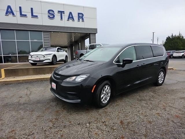 2022 Chrysler Voyager LX