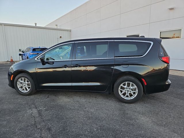 2022 Chrysler Voyager LX