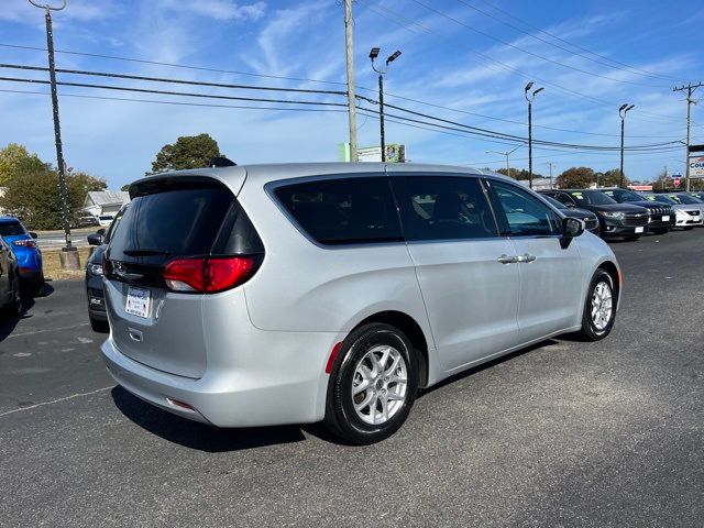 2022 Chrysler Voyager LX