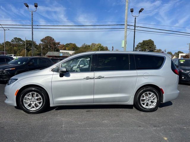 2022 Chrysler Voyager LX