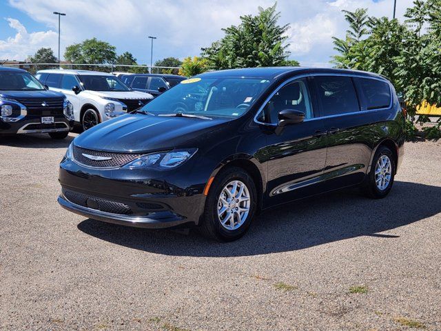 2022 Chrysler Voyager LX