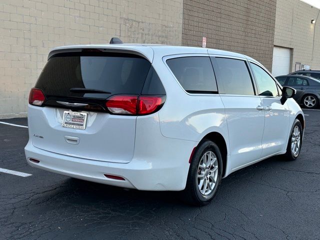 2022 Chrysler Voyager LX