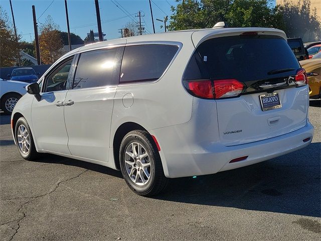 2022 Chrysler Voyager LX