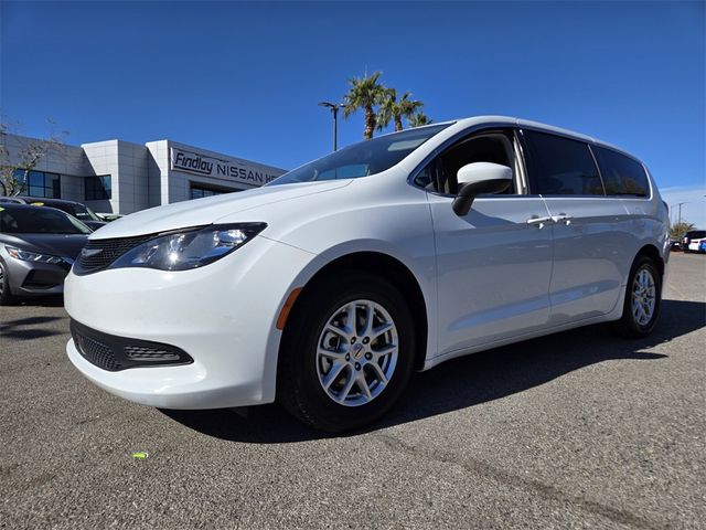 2022 Chrysler Voyager LX