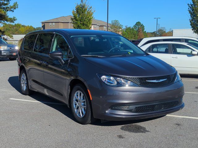 2022 Chrysler Voyager LX