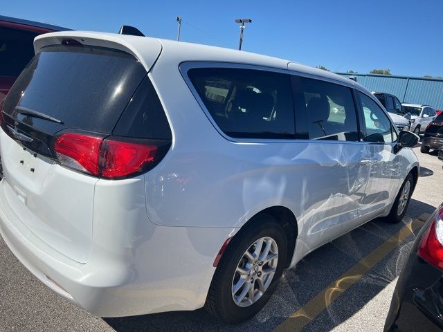 2022 Chrysler Voyager LX