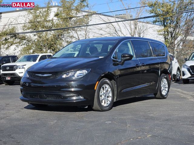 2022 Chrysler Voyager LX