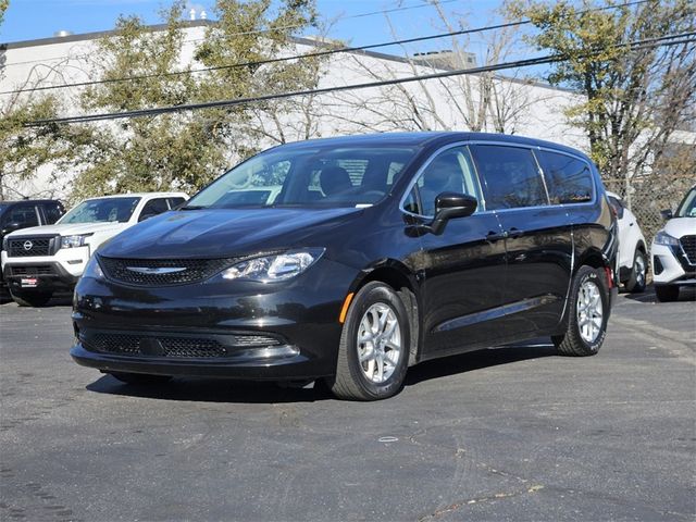 2022 Chrysler Voyager LX