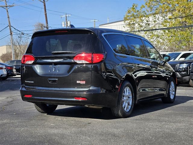 2022 Chrysler Voyager LX