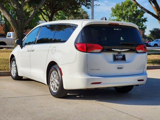 2022 Chrysler Voyager LX