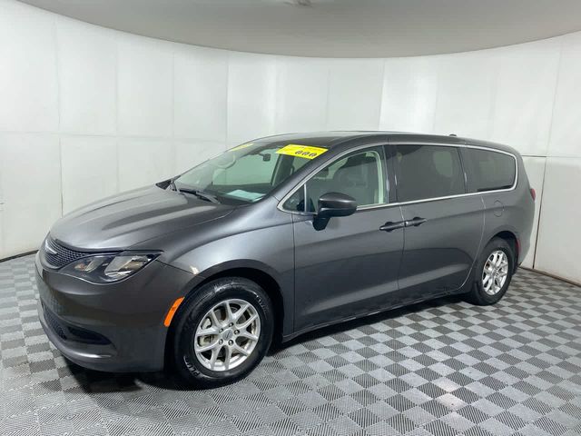 2022 Chrysler Voyager LX