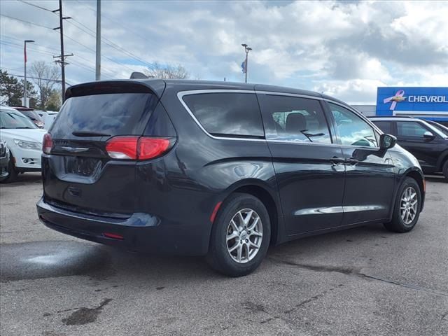 2022 Chrysler Voyager LX