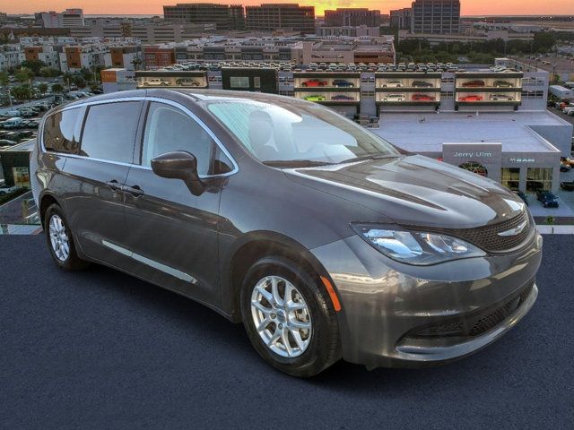 2022 Chrysler Voyager LX