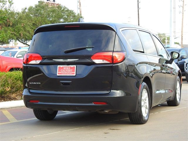 2022 Chrysler Voyager LX