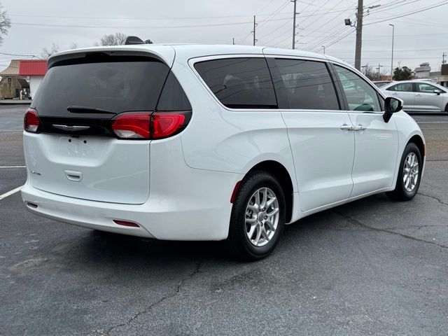 2022 Chrysler Voyager LX