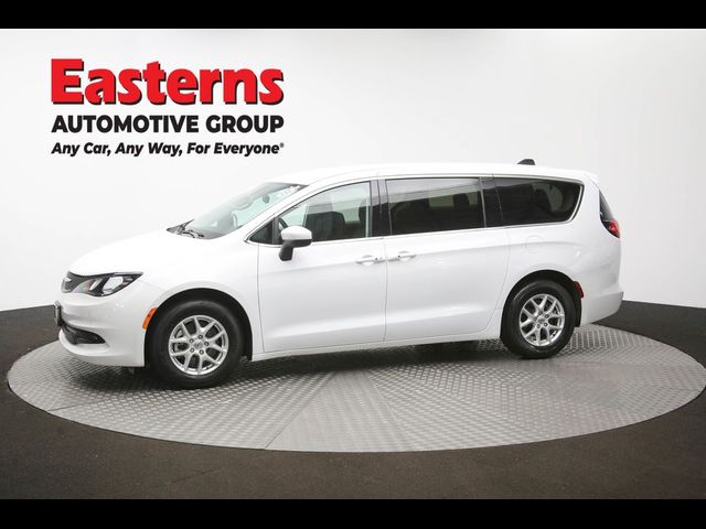 2022 Chrysler Voyager LX