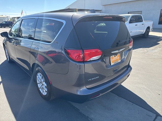 2022 Chrysler Voyager LX