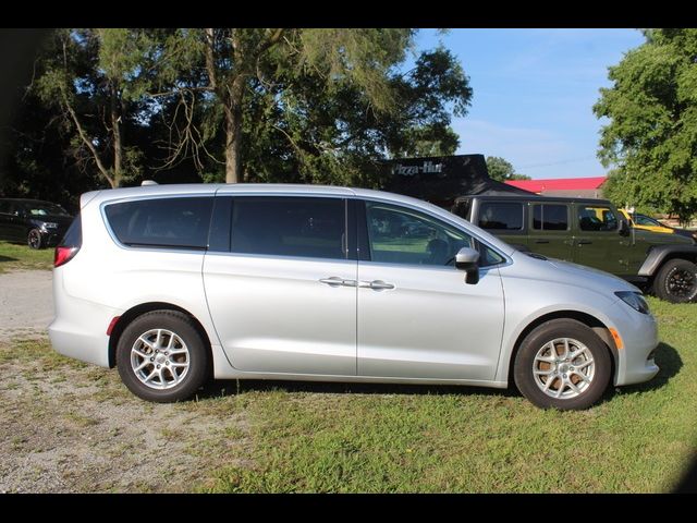 2022 Chrysler Voyager LX