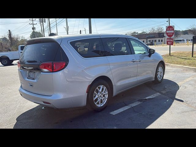 2022 Chrysler Voyager LX