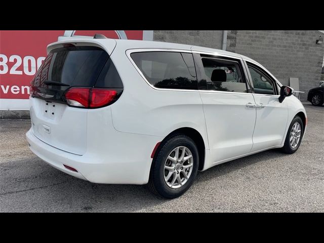 2022 Chrysler Voyager LX