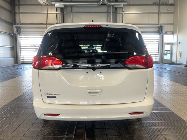 2022 Chrysler Voyager LX