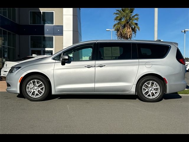 2022 Chrysler Voyager LX