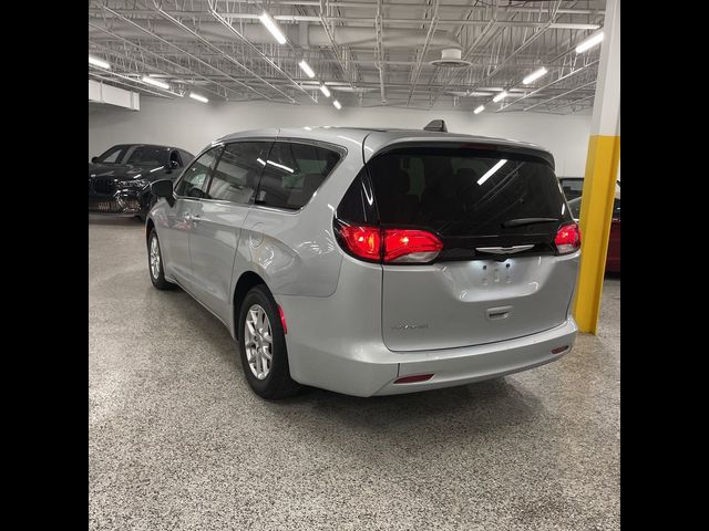 2022 Chrysler Voyager LX