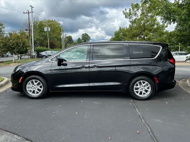 2022 Chrysler Voyager LX