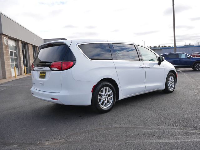 2022 Chrysler Voyager LX