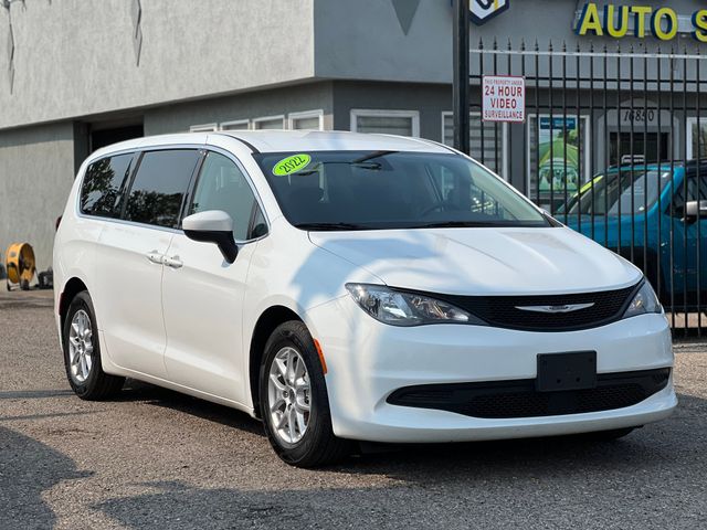 2022 Chrysler Voyager LX