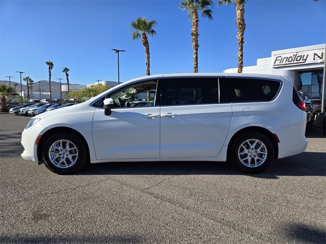 2022 Chrysler Voyager LX