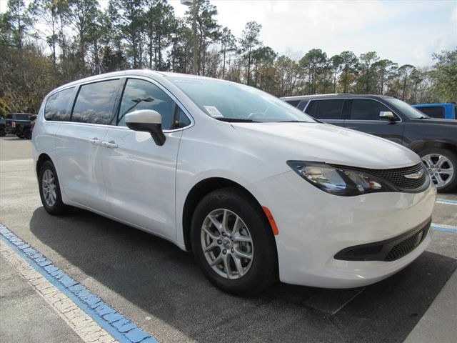2022 Chrysler Voyager LX