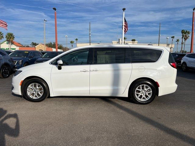 2022 Chrysler Voyager LX