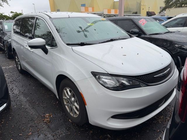 2022 Chrysler Voyager LX