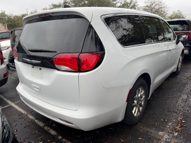 2022 Chrysler Voyager LX