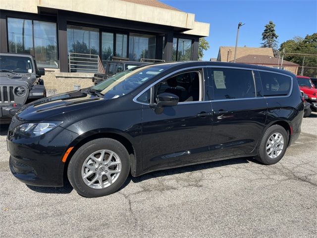 2022 Chrysler Voyager LX