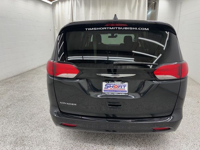 2022 Chrysler Voyager LX