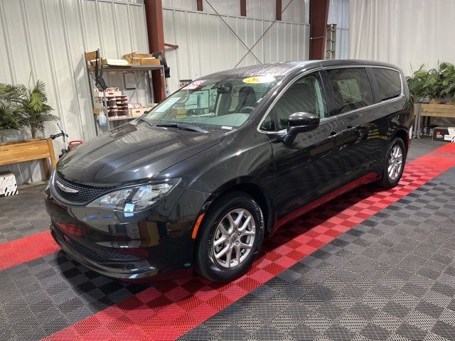 2022 Chrysler Voyager LX