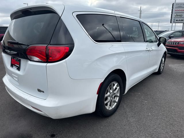 2022 Chrysler Voyager LX