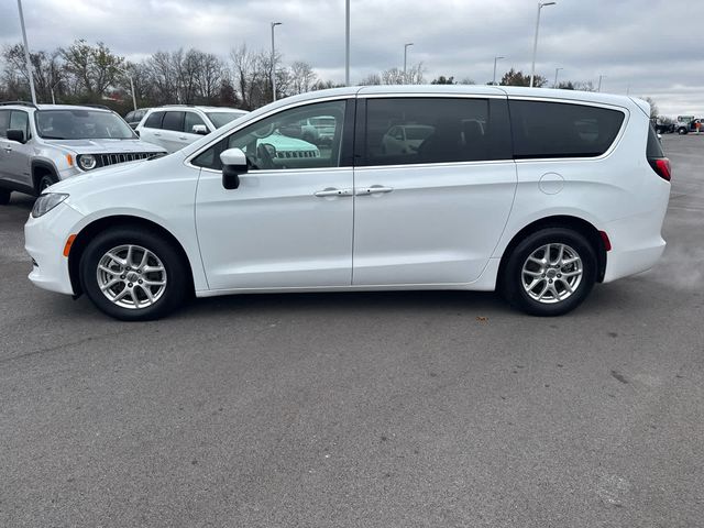 2022 Chrysler Voyager LX