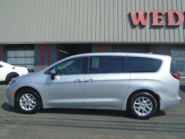 2022 Chrysler Voyager LX