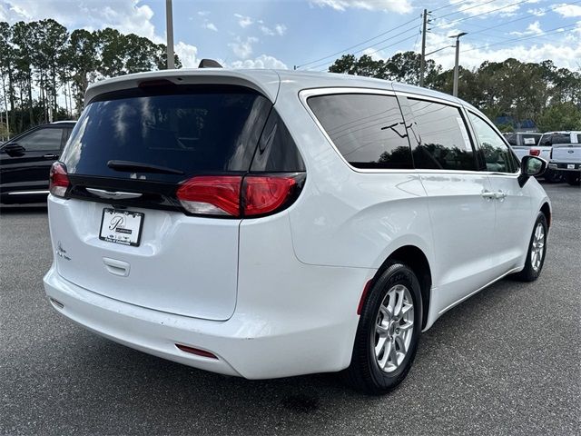 2022 Chrysler Voyager LX