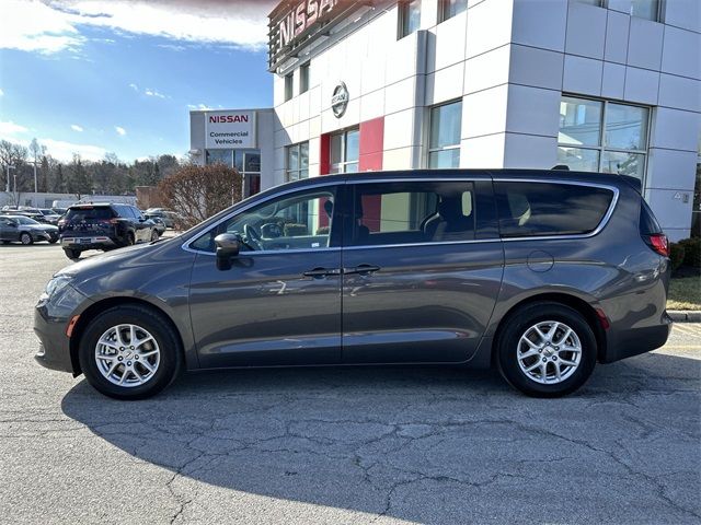 2022 Chrysler Voyager LX