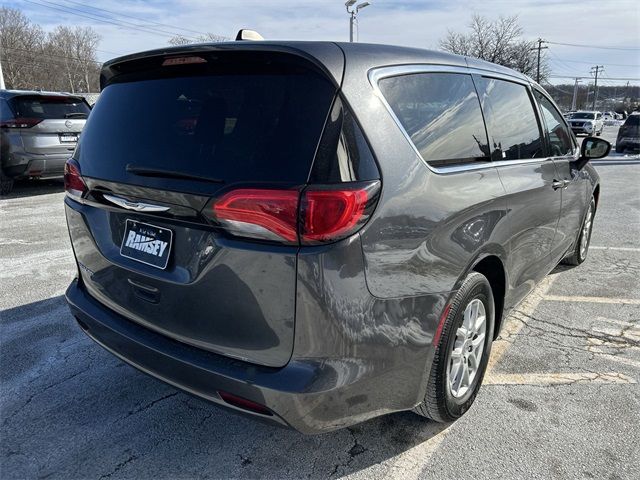 2022 Chrysler Voyager LX